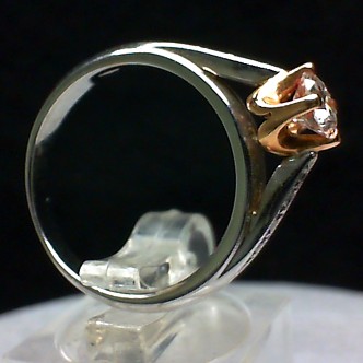 Anello artigianale in oro rosa e bianco con diamante colore H. 